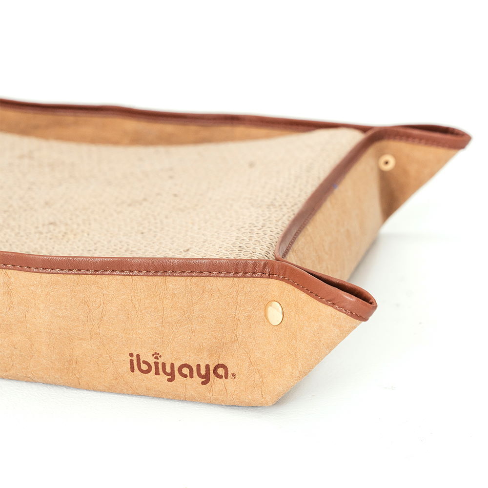 Ibiyaya Plateau Cat Scratcher with Replaceable Cardboard Insert